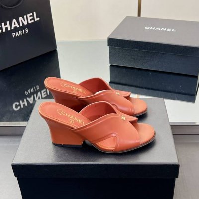 厂价 chanel新款 众多明星网红上脚 国内外博主刷爆的一个百搭系列 春夏衣橱搭配必备 凉拖首选.菱格设计香家专属 鞋面 牛皮 内里: 进口水晶羊皮内里 大底
