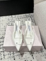 jimmy Choo吉米周 25 最新 Frances 尖头搭扣 细跟 高跟鞋 宋茜同款 邂逅奢华 不仅仅是一双鞋子，更是一件艺术品，它承载着精湛工艺与时尚美学