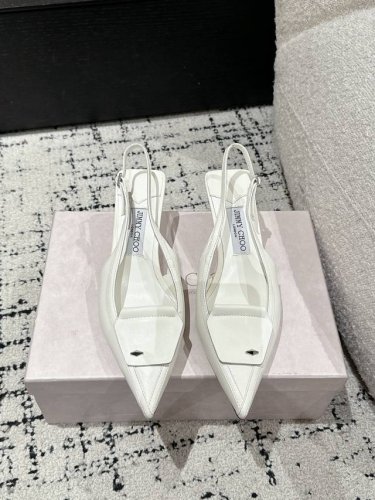 jimmy Choo吉米周 25 最新 Frances 尖头搭扣 细跟 高跟鞋 宋茜同款 邂逅奢华 不仅仅是一双鞋子，更是一件艺术品，它承载着精湛工艺与时尚美学