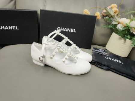 橙子出厂价 Chanel 香奈儿春夏新款 珍珠镂空玛丽珍鞋 平底单鞋 版型超级正 最新时尚的设计 火遍全网的单鞋，上脚又酷又时髦。独特设计最为抢眼吸晴 上脚还很 - 点击图像关闭