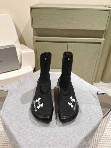 女款 男20 225 B* 巴黎世家联名安德玛最新袜子鞋！代购级别！专柜最新顶级版本袜子鞋全系列 鞋面：原版显瘦弹力袜；手工滴胶工艺Logo，Logo不掉色超级