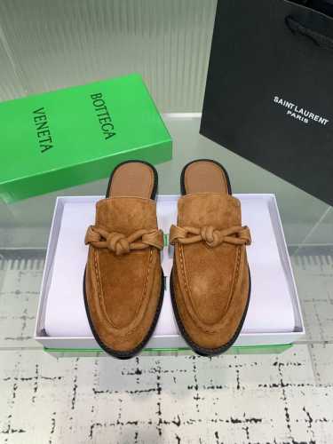 Bottega Venetabv结绳配饰乐福拖鞋 上脚轻松又时髦 穿上它 百搭又时髦 轻松穿出高级感 每一步都走出你的时尚新节奏 鞋面材质选用同原版的小牛皮材质