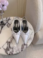 出厂价p Balenciag*经典款蝴蝶结后空高跟鞋 小尖头设计拉长腿部线条 蝴蝶结装饰增添几分甜美可爱 鞋面真丝 牛皮 内里垫脚羊皮 意大利真皮大底 跟高4C