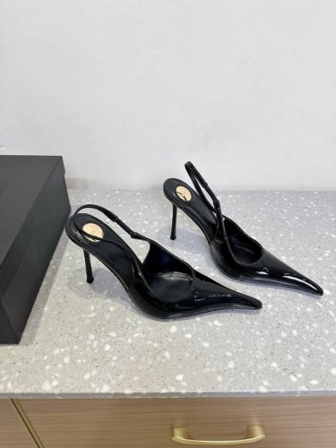 Saint Laurent 圣罗兰 25Ss春夏新款 尖头 高跟 凉鞋 走秀款 把美丽刑锯表现的淋漓尽致 姐姐的美丽尤物 又是人间 rose同款的化很好修饰脚型