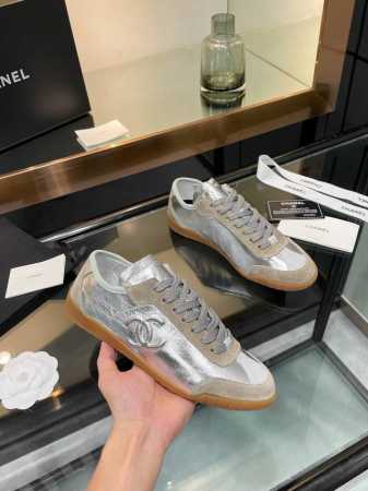 冲量价: CHANEL 香奈儿一眼心动的运动鞋！CHANEL新款24B德训鞋风很大的德训鞋.谁能拒绝 百搭.实穿.还绝对有风格！这一季的新款更有设计感.拼接撞色 - 点击图像关闭