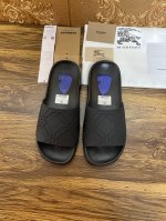 burberry 巴宝莉拖鞋新款上市完美做工！完美造型顶级品质防滑耐磨的高端橡胶大底百搭舒服鞋，标准尺码：39-46；5款色可选