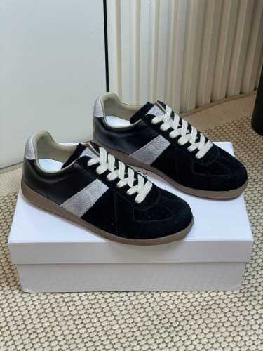 男10 Maison Margiela Mm6马吉拉经典德训鞋 25Ss最新出版面脏脏德训鞋 马吉拉最最舒服的德训鞋子了！复古感满满！随便穿搭就可以很高级！ 鞋