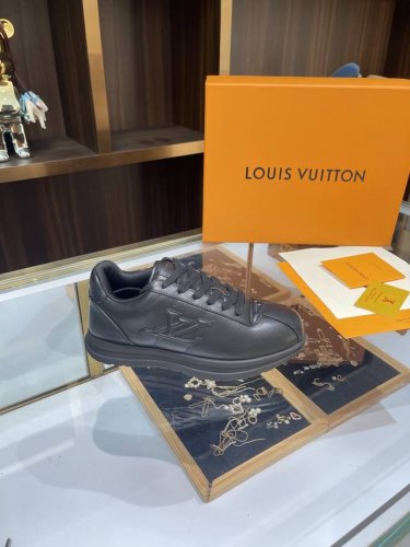 实价 高版本Lv 路易威登 2025 2025秋冬新款 原版一致 最新款面包休闲鞋 硬货上新 代购级别 高级感十足 国内外博主刷爆的一款 复古又时髦 上脚美炸了