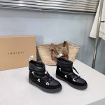 高品质出厂平底 ！厚底 ！！小众潮牌INUIKIl24ss秋冬专柜最新休闲时装羊毛雪地靴！独家款顶级货！强烈推荐！时尚百搭又保暖的一款靴子！而且不容易撞款哦！今
