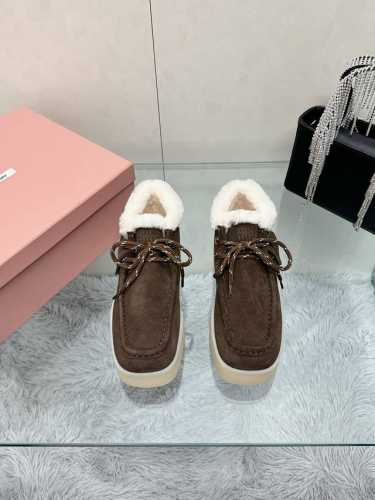 工厂价： 真皮真毛货真价实 最新款MiuMiu* 缪缪秋冬新款厚底高帮乐福鞋方头设计，简约舒适，拥有了不受限的百搭 出行必备，羊毛内里垫脚，能温暖整个秋冬季乐福
