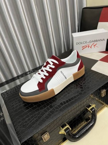 出厂价pp： Dolce&Gabbanadg高端男士运动休闲鞋。顶级专柜原单货。 原版进口牛皮 多种材质拼接设计进口牛皮内里 牛皮垫脚原版Tpr弹力大底。 Si