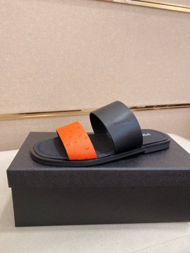 工厂p价 prada 拖鞋 顶级代购 男士春夏拖鞋专柜同步 鞋面意大利进口牛皮搭 标志图形高品质工艺 鞋底 原厂特供原版底 独家活动成型底超级舒适 原厂跟单货