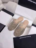 上新Alexander Wang 大王Aw铆钉包头拖鞋 购入Zp对比做货 市面最高版本原厂开发出货请区别于市场Low版 当工业朋克遇见慵懒主义 每一颗铆钉都是打