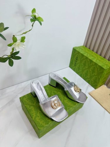 出厂 2025 Sss新款报到 Gucci 古*奇 原单品质 原汁原味的欧式风格 上脚非常完美穿搭上配此鞋 优雅大方 晶莹剔透 无论种各配件材质 都是家独一比一