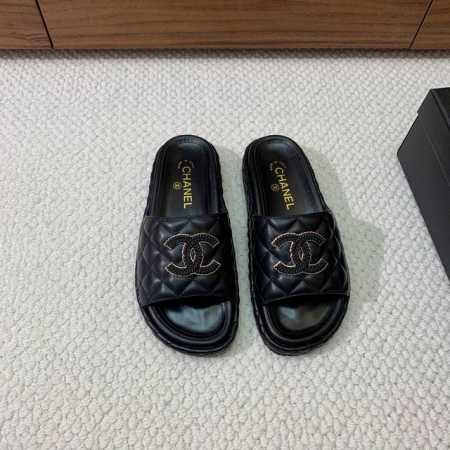 chan*L菱格双C链条拖鞋 经典菱格链条元素设计 浓浓的中古典雅气息 鞋面定制进口小羊皮 原版大底 码数 35-41 40 41定制不退换 批 - 点击图像关闭