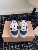 代购级 男款40 Miu Miu 25ss 春夏新款走秀MiuMiu 德训 休闲鞋 秀场工艺来自Miu Miu系列的细节特写 新季的潮流要素一 与此刻挚爱的概念