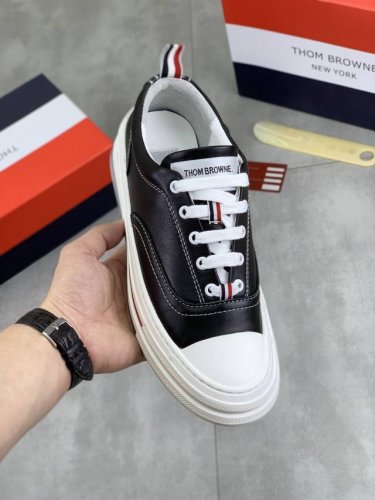 工厂p价p 实价 Thom Browne 汤姆.布朗 Tb官网同款 原单爆款运动鞋 头层牛皮加透气布料1 1原板 羊皮内里鞋身配件开模 品质 亲们你还为穿着搭配