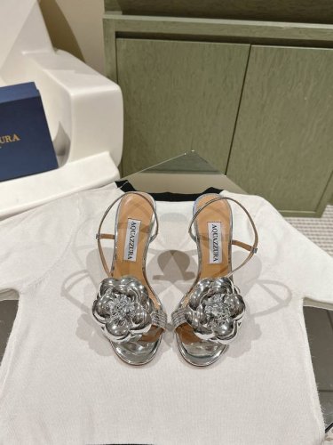 Aquazzur* 菠萝早春专柜新品仙女时装鞋系列，大量上新同步官网全系列均可定制龙年主打一个火爆，全网各大网红纷纷开秀，绝美的穿搭系列！ ★★★★★ 鞋面 手