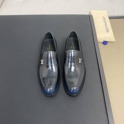 l*V 时尚正装皮底经典款小皮鞋型！货！顶级手工艺 意大利全面进口原皮料小牛漆面皮 超强质感、手感 ，内里进口小牛皮，全进口皮丕真皮大底！！超级仪式感！绅士风！