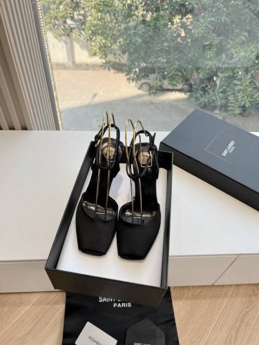 G288顶级品质Saint Laurent 圣罗兰坡跟鱼嘴凉鞋Lee金属钻链条尖头高跟鞋Ysl姐姐的美丽尤物高跟鞋 又是人间圣罗兰 Rose同款的高跟鞋化很好修