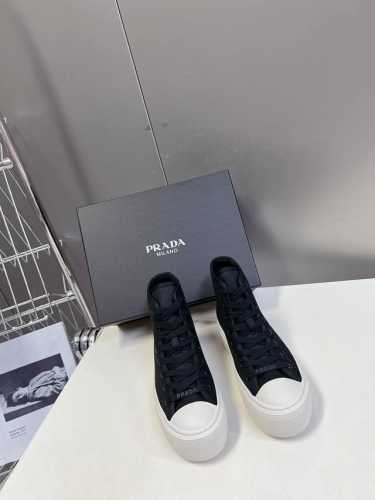 代购级 Prada 普拉达 24ss秋冬厚底球鞋 帆布鞋 科技帆布最新黑科技 相隔几年Prada又给我们带来好看的饼干鞋了 时髦精绝对不能错过的必入款 没有任何