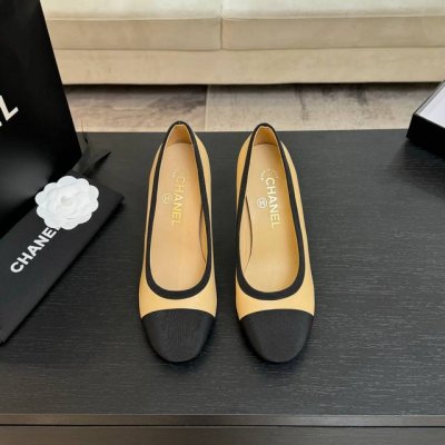 chane* ｜小香25Ss春夏新品 性感珍珠跟高跟单鞋 很经典百搭的设计 无论什么场合都可以Hold住 任何身高都能驾驭的高度 且不失气场和魅力 特色在于鞋跟