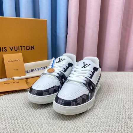 LV-Trainer路易-威登 PK市场一切版本 情侣款 走秀新款 篮球板鞋 代购品质 原版1：1开发复刻！！上脚非常舒适 做工精细 鞋面由意大利进口小牛皮拼接 - 点击图像关闭