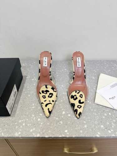 Alaia 阿莱雅 小众潮牌 25Ss春夏新款 尖头 高跟 半拖 这品牌这不用多说，是近两年最火之一的品牌，几乎博主人手一双！ 春天的季节就要到了，推荐这款随性