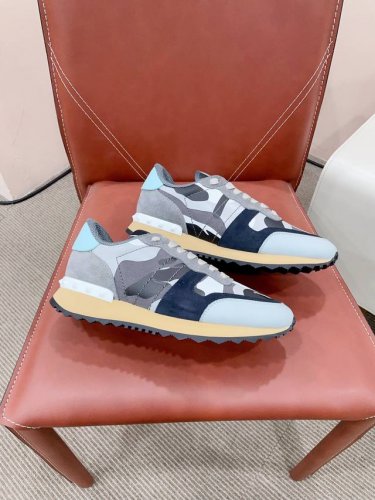 已认证 华伦天 VALENTIN时尚百搭休闲男士运动休闲鞋，....作为时尚界的活跃一族 为中国时尚潮男打造出这款休闲时尚男鞋 鞋面料采用小牛皮面内里吸汗透气，