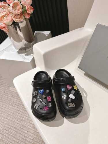 巴黎世家高版本 男款10 Balenciaga X Crocs 巴黎世家 卡骆驰联名款 2025Ss新款厚底松糕洞洞鞋拖鞋沙滩鞋 顶级版本 Zp购入开发做货 此