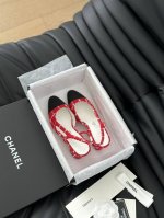 Chanel 经典Slingback后空凉鞋 前几年一直在做这个款 今年我们还是重新购版，再次精细Copy。 发现新版面的鞋面线条和形体舒适度都做了微调！ 这个
