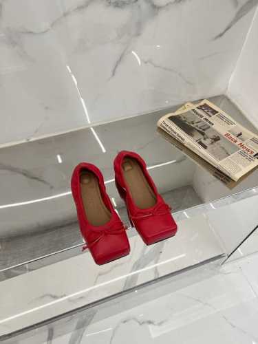 高版本 ‘’ Jacquemus 2025 ss 时髦方头单鞋时髦方头单鞋、品质依旧、区别市面抢出版本、自购原版独立开发、鞋面采用订制羊皮、意大利混种小羊皮垫脚