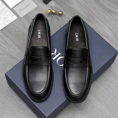 商品商标：Dior 迪奥 ] 商务正装套脚皮鞋 正码码数: 39-44 45定做不退换 商品材料：精选优质牛皮鞋面 牛皮内里 原版大底