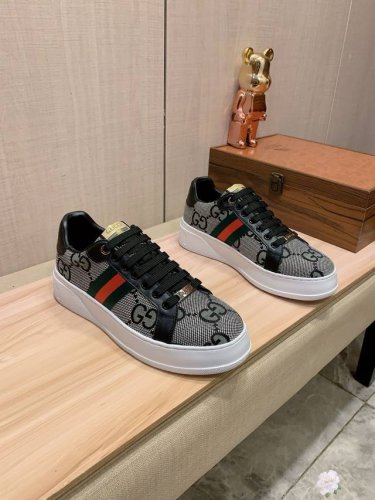 新款: 厂价 古奇Gucci* 最新爆款休闲鞋 顶端品牌 奢侈 代购 顶级 质量 鞋面選用进口透气牛皮搭配布料材质透气羊皮垫脚 精细做工 原版个性时尚柔软橡膠耐