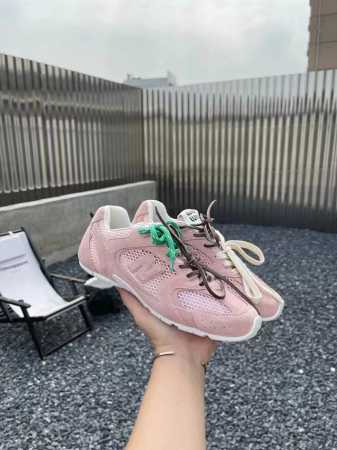 粉色 P350 Miumiu X New Balance 联名款Nb运动鞋女码 Miu Miu 缪缪大秀上爆出的这双与New Balance 新百伦联名款运动 - 点击图像关闭