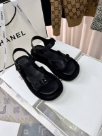 THE ROW 新款厚底沙滩凉鞋 INS上超火的搭配单品，极简的潮流设计 鞋面：牛皮 羊京 内里：羊皮 全羊绒包水台 上脚超舒适 鞋底：原版开模橡大胶底，鞋底厚