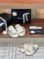 注意区分X拖和一字拖 Chanel香奈儿新款 菱格纹大钻扣 双C 厚底 凉拖鞋 原版购入开发 做货 小香经典春夏款厚底魔术贴女拖鞋 平跟圆头复古真丝布电绣菱格拼