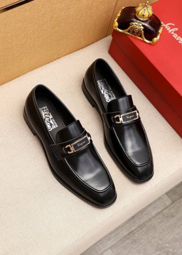 商品商标：Ferragamo 菲拉格慕 休闲皮鞋 正码码数: 38-44 45.46订制 商品材料：精选 进口头层开边珠牛皮鞋面+奢华五金扣，进口水染牛皮内里。