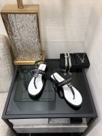 出厂价 顶级 品质 2024夹脚凉鞋 羊皮珍珠 链条五金扣面 羊皮内里 垫脚 进口真皮大底大底 Size:35-41 40 41定做不退换 原版包装配套