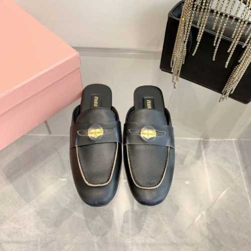 出厂价 ￥Miumiu 缪缪 2024春夏新款复古方头穆勒拖鞋半拖 巴黎时装周最新走秀款，舒适度与时髦度并存的开挂全新系列，圆头设计搭配不同风格需求 鞋面：原版