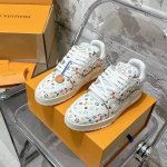 联名款 情侣码# 顶级代购版本 Lv Trainer 情侣限定系列休闲运动篮球鞋 颜值担当 上脚帅炸，每个颜色都是巨巨巨好看！潮人必备单品 原版订制压纹粒面小牛