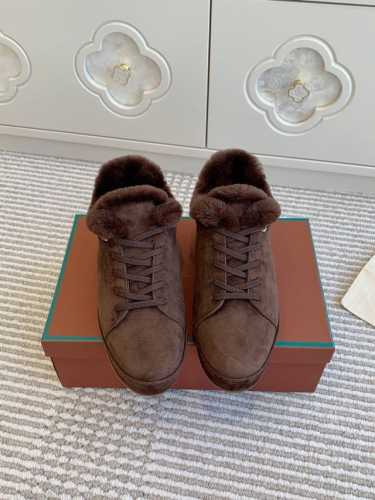 批低帮340 高帮 男款20 Loro Piana Lp新款羊毛运动鞋低帮 高帮休闲板鞋 舒适百搭自带慵懒的高级感明星、时尚博主的私服街拍神器 材质：对版甄选羊