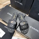 p直销 女鞋 女装 女鞋工厂P 女鞋工厂P Chane*小香 菱格拖鞋 我家大货细节实拍 材料 鞋面小羊皮，内里垫脚羊皮，真皮大底，标准码35-39 40定做