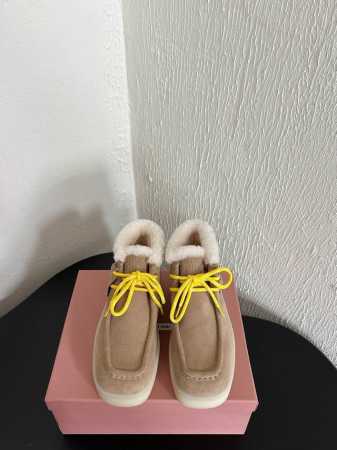 MiuMiu 24ss 秋冬走秀款 厚底 系带 方头乐福鞋经常出现在各大时装杂志封面 各路明星、小红书博主都有钟爱搭配logo更显优雅，上脚尤为惊艳到你的一款 - 点击图像关闭