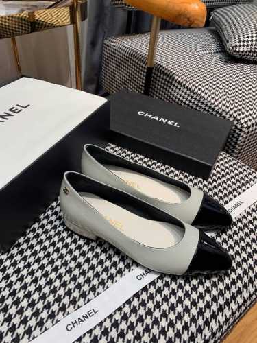 出厂价 CHANEL 香奈儿 经典光面款 可文艺可时髦 穿搭率实在太高了 百搭舒适 上脚秒变大长腿！ 鞋面采用进口牛皮漆皮 内里垫脚是羊皮 真皮大底，两种鞋跟