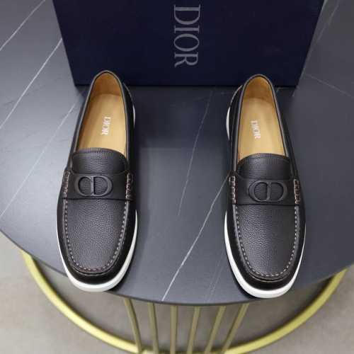 出厂价Pp： 品牌：迪奥Dior 标准码：男码38 44 45可以定做 等级：官网同款 材料：原版牛皮拼接 牛皮内里 原版Tpu耐磨柔软大底 款式类别：休闲运动