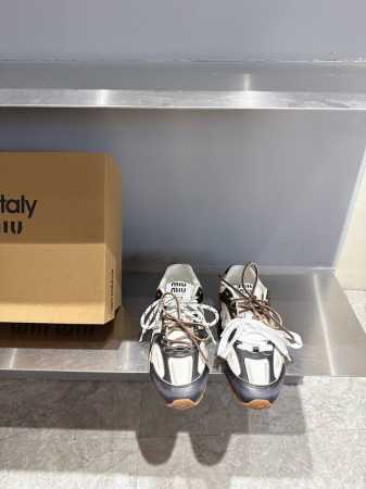 miumiu X New Balance 联名款Nb运动鞋 miu Miu 缪缪大秀上爆出的这双与New Balance 新百伦联名款运动 球鞋 后全球各大代购 - 点击图像关闭