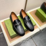 工厂p价 Gucci 古奇 里 爆款豆豆鞋顶端品牌奢侈 顶级 质量 最新時尚豆豆鞋 ..鞋面選用原版头层牛皮制造. 全头层水染皮内里 原版个性时尚柔软橡膠耐磨防