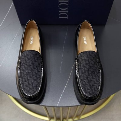 出厂价Pp： 品牌：迪奥Dior 标准码：男码38 44 45可以定做 等级：官网同款 材料：原版牛皮拼接 牛皮内里 原版Tpu耐磨柔软大底 款式类别：休闲运动
