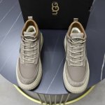 澳洲进口加厚羊毛 品牌：UGG正品代购 尺码：39 44 等级： 官网1:1 材料： 头层真皮防水防冻鞋面 真毛内里 原版防滑 柔软 耐磨大底 款式类别：男士休